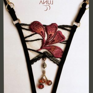 Lola Luna: Sexy G-String aperto con Gioielli Gaia