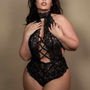 Leg Avenue Lingerie: body aperto all’inguine in pizzo nero con schiena nuda PLUS SIZE