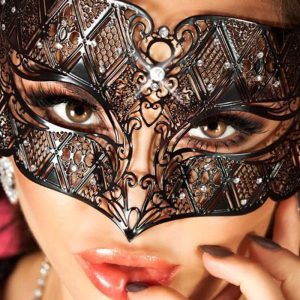 Chilirose Lingerie: maschera nera in metallo filigranato con strass
