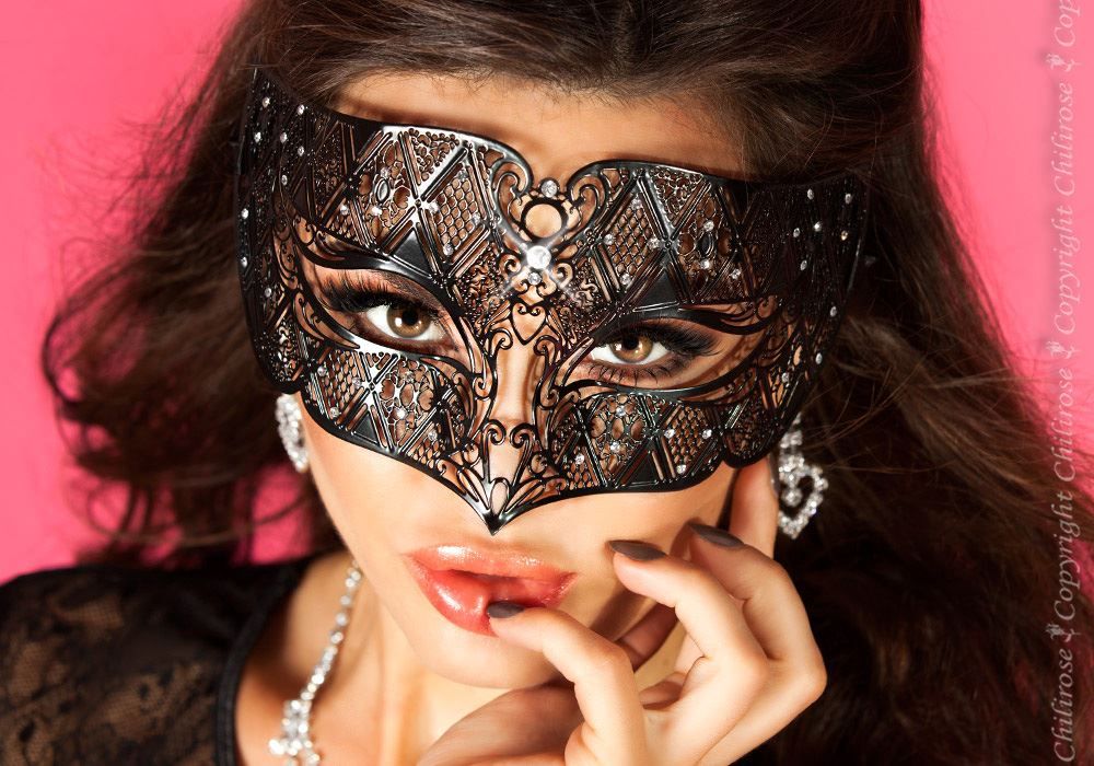 Chilirose Lingerie: maschera nera in metallo filigranato con strass - immagine 3