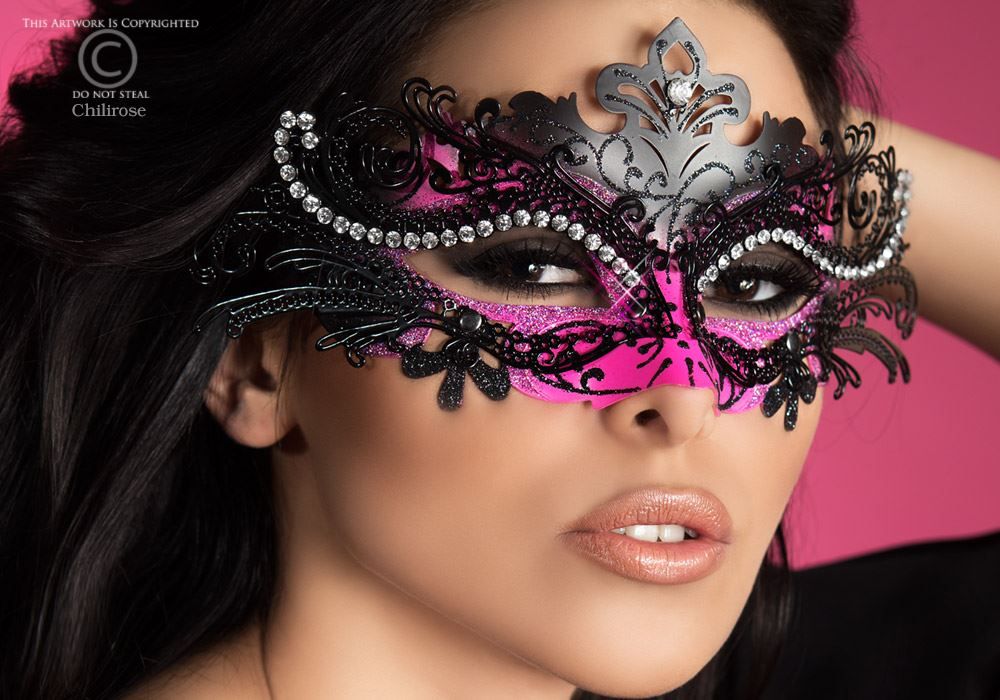 Chilirose Lingerie: sexy maschera nera e rosa in metallo filigranato con strass - immagine 3