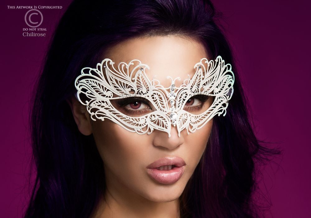 Chilirose Lingerie: sexy maschera bianca in metallo filigranato con strass - immagine 3