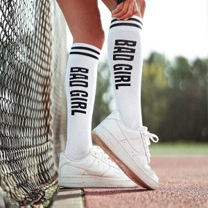 Milena: Calze lunghe in cotone con strisce e scritta Bad Girl