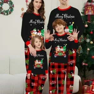 Pigiama di Natale per Famiglia con la Macchina di Babbo Natale